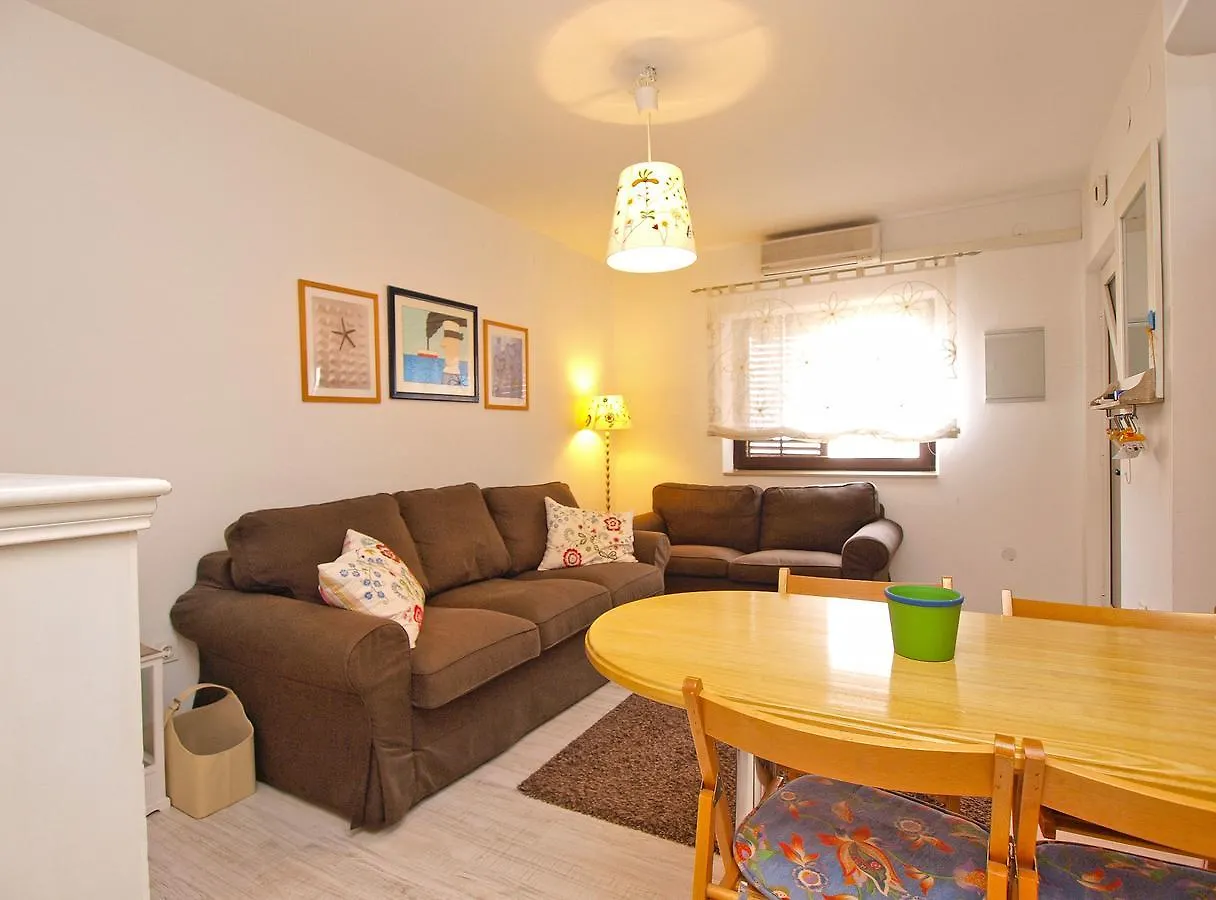 Apartments Josip 1544 Fazana