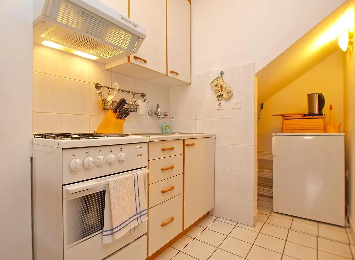 Apartments Josip 1544 Fazana