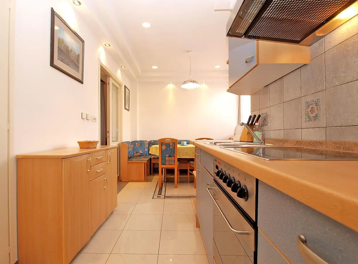 Apartments Josip 1544 Fazana