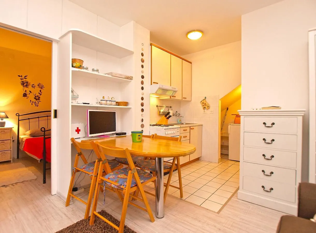 Apartments Josip 1544 Fazana